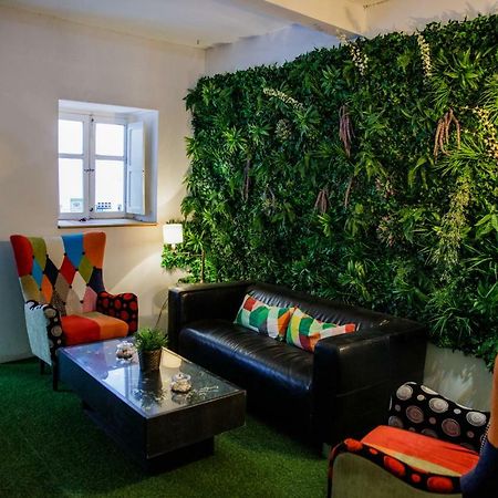 Hostal The Monkey Room Марбеля Екстериор снимка